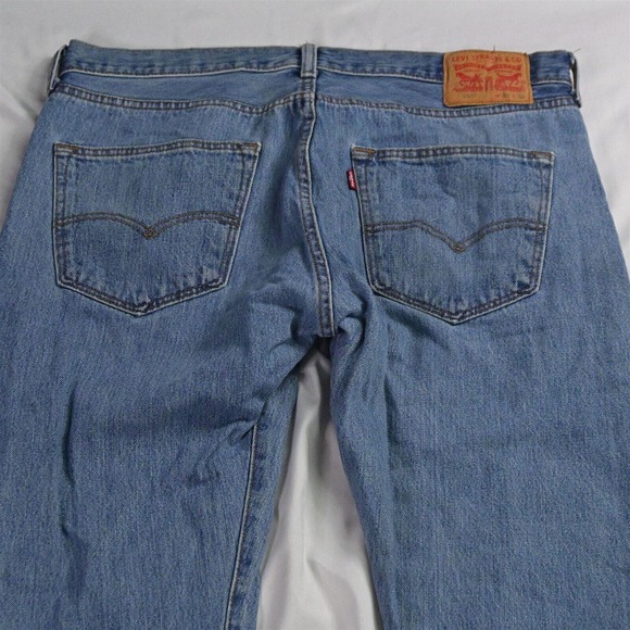 Levis 36 x 30 501 Original Button Fly Straight Light Wash Denim Jeans - Picture 6 of 7